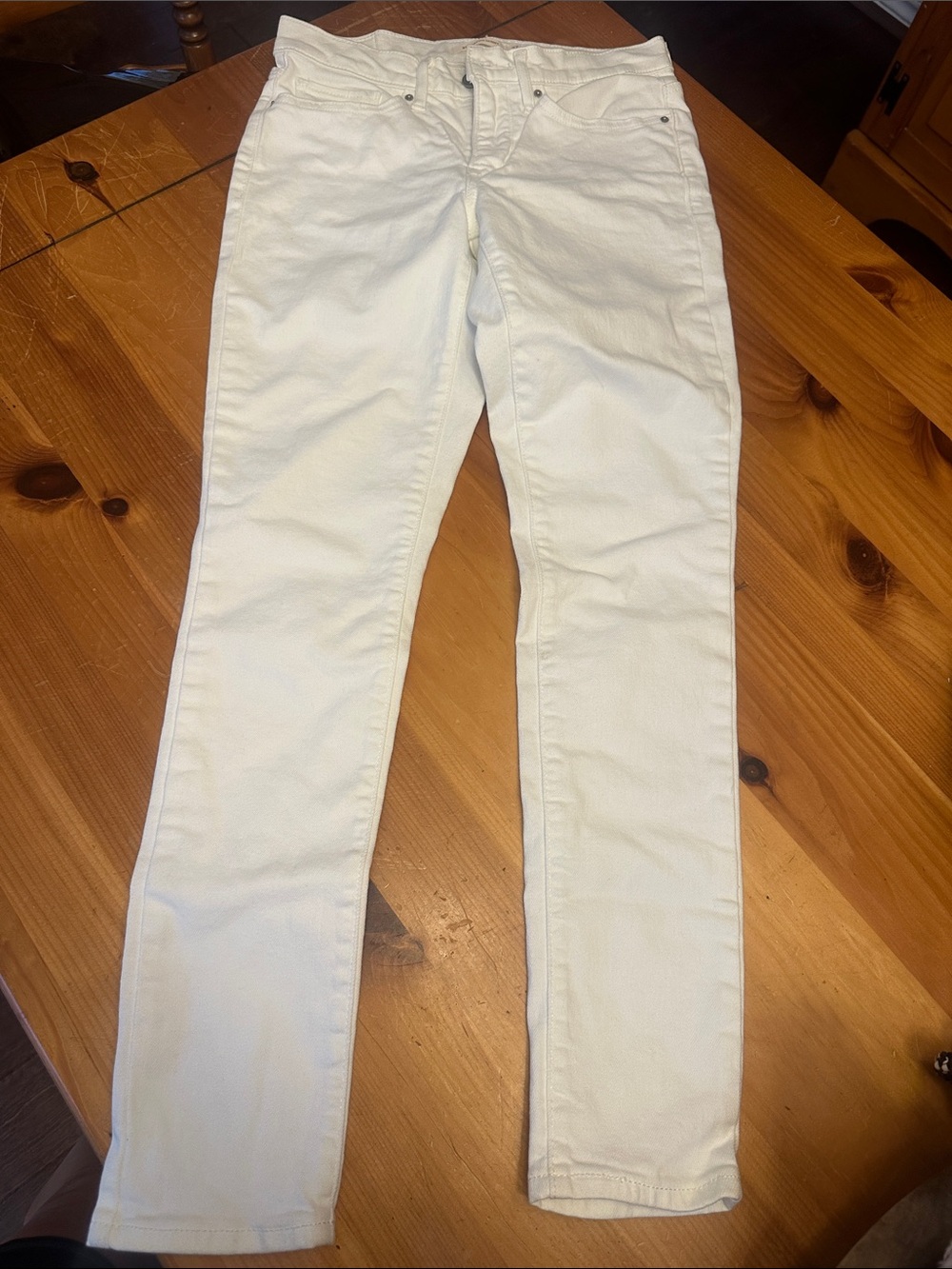 Levi's Off-White Skinny Jeans - Slim Fit